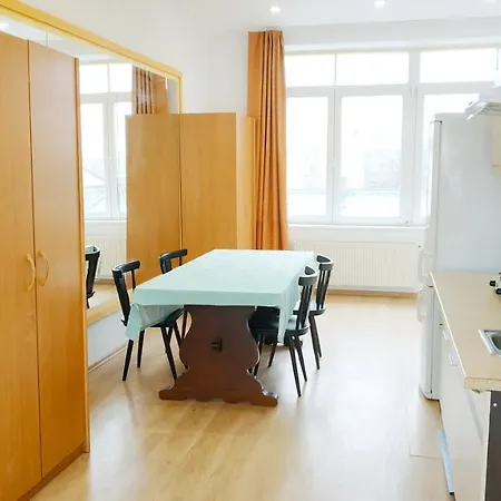 Low Budget Flat 53 In The City Center Free Parking 아파트